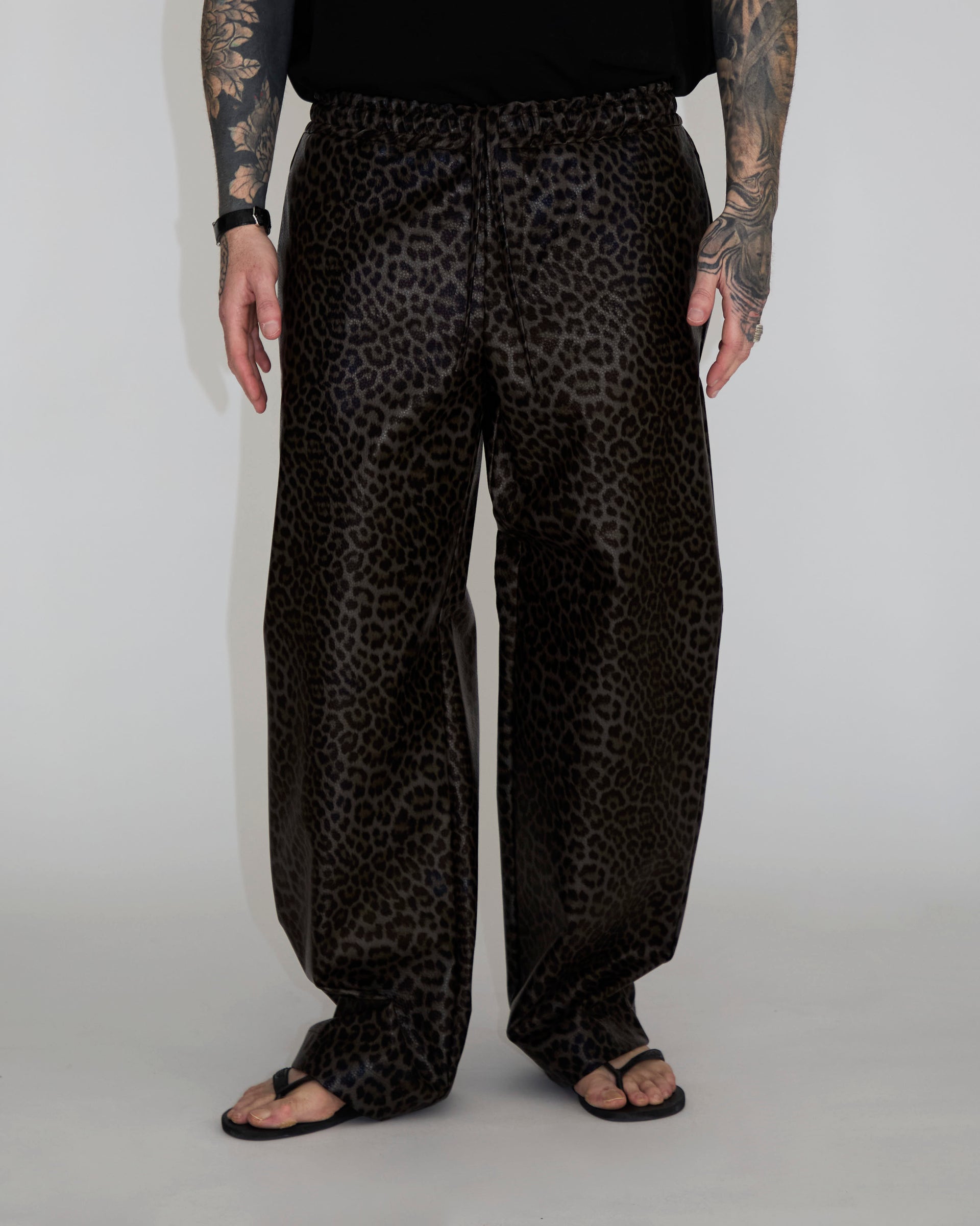 PANTALONE EFFETTO PELLE MACULATO
